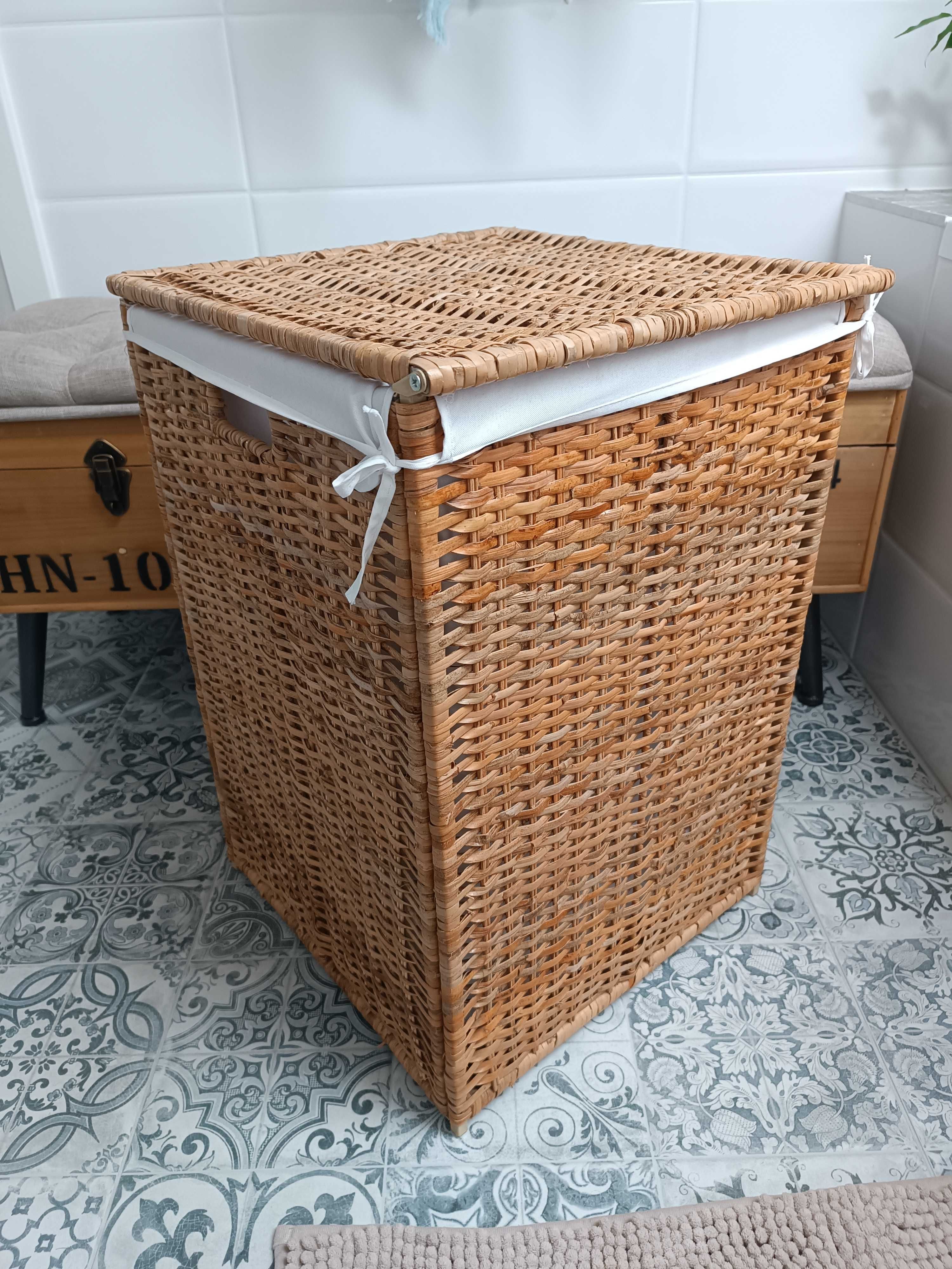 Kosz bieliźniany rattanowy Ikea, model Branas