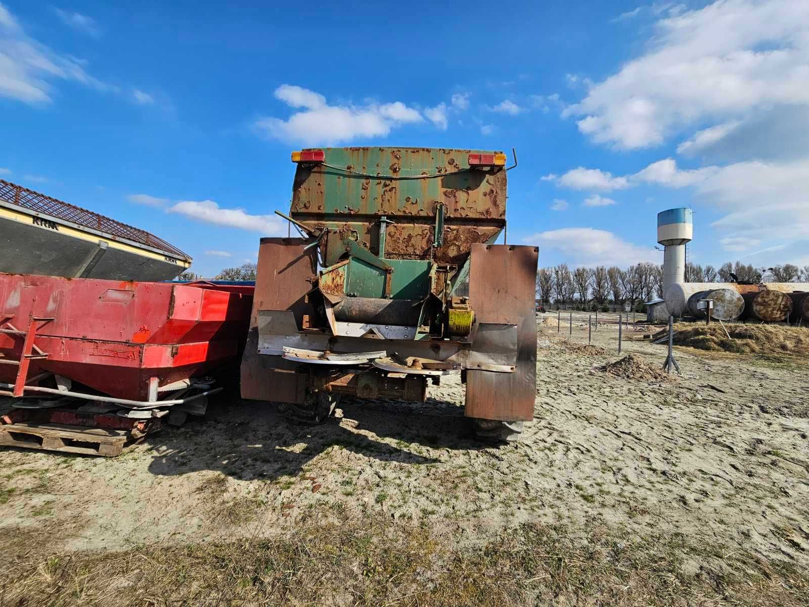 Розкидач добрив Amazone ZGВ-8200