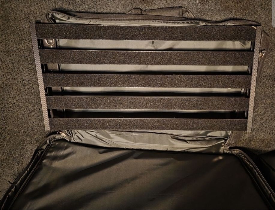 Pedalboard spaceship 80