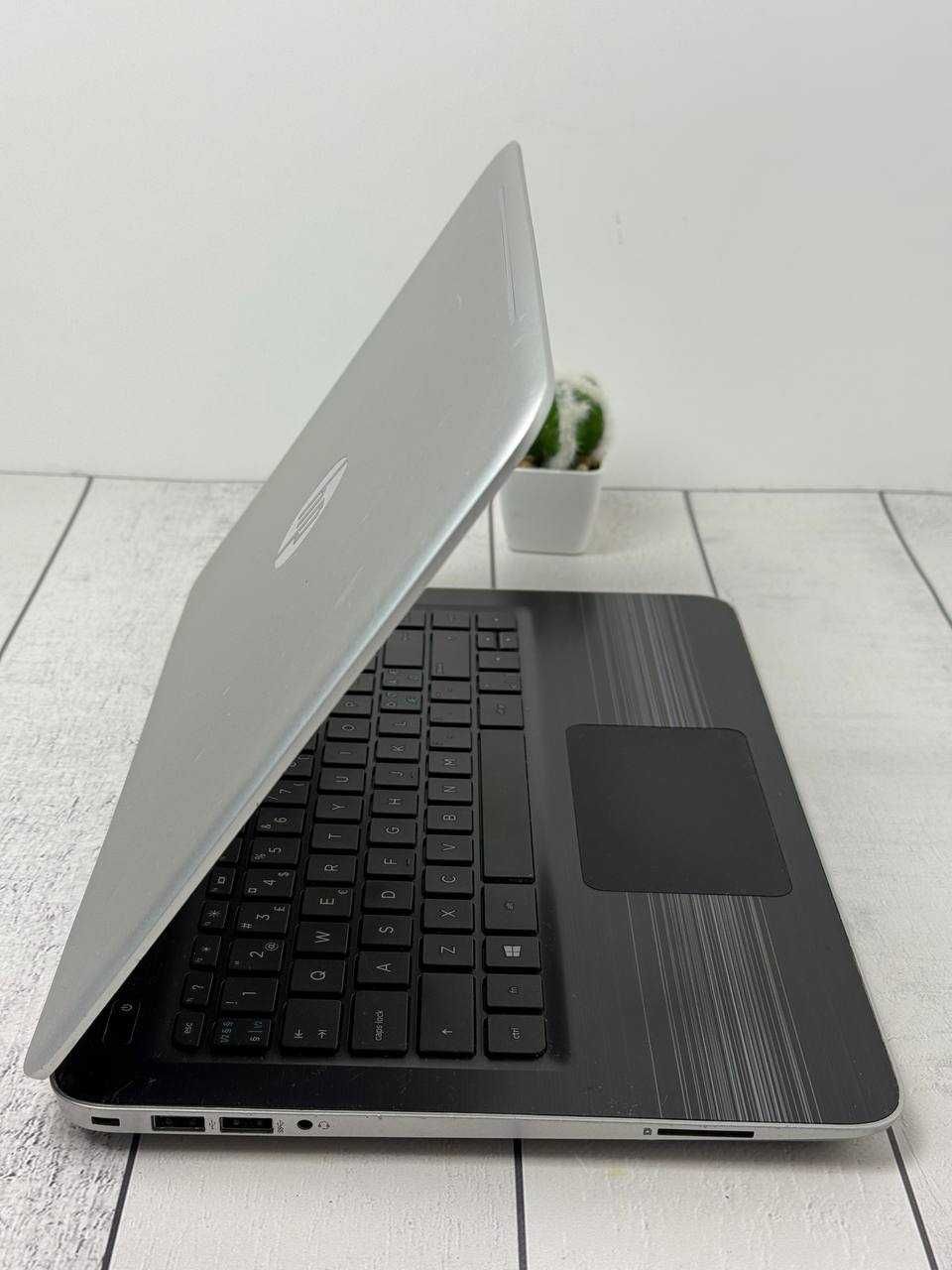 HP Pavilion Silver  Intel  i5-7200 8ram ddr4 ssd 256gb Full HD