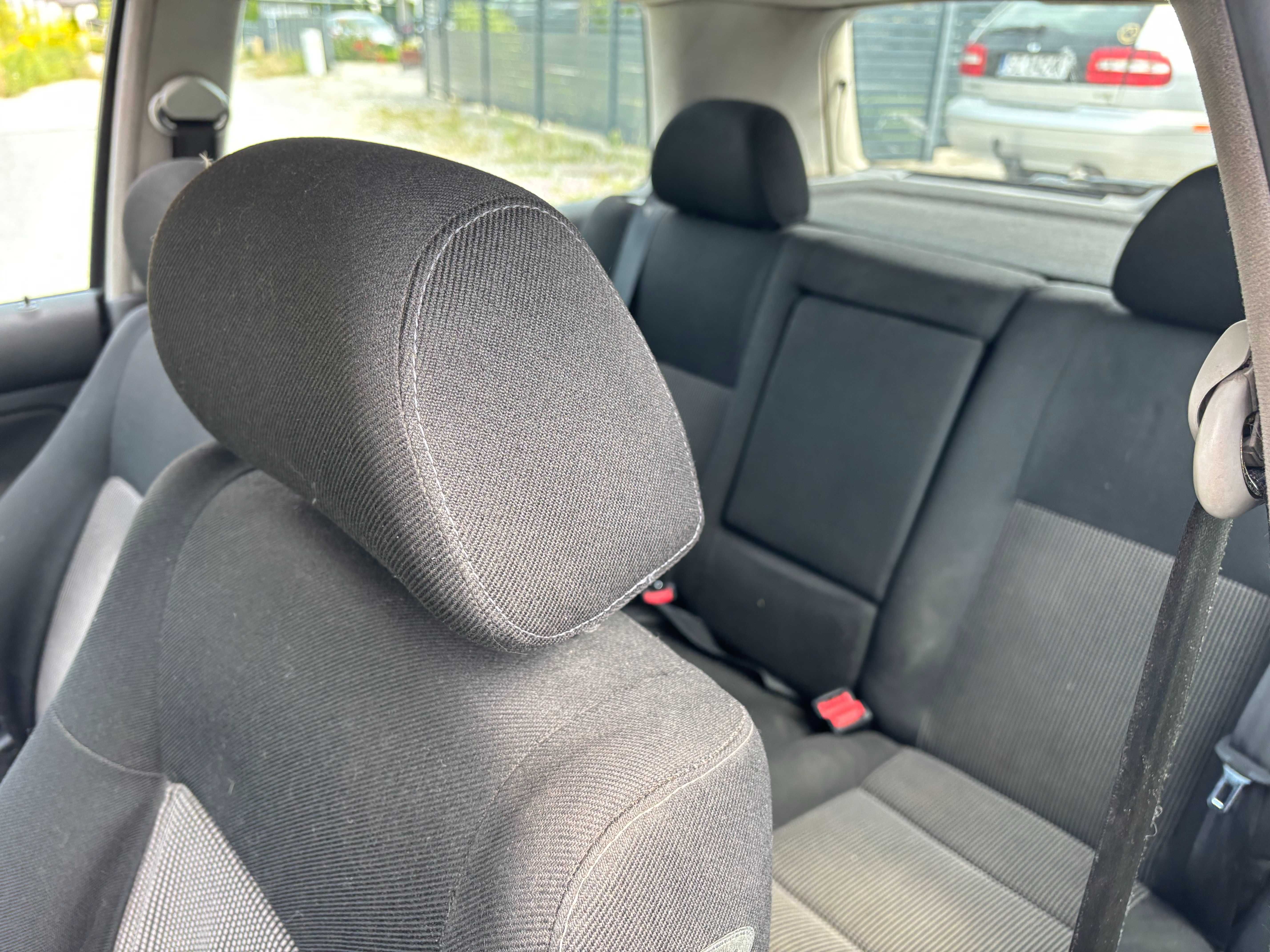 Sprzedam samochód  Volkswagen Golf IV  1.6 SR z gazem