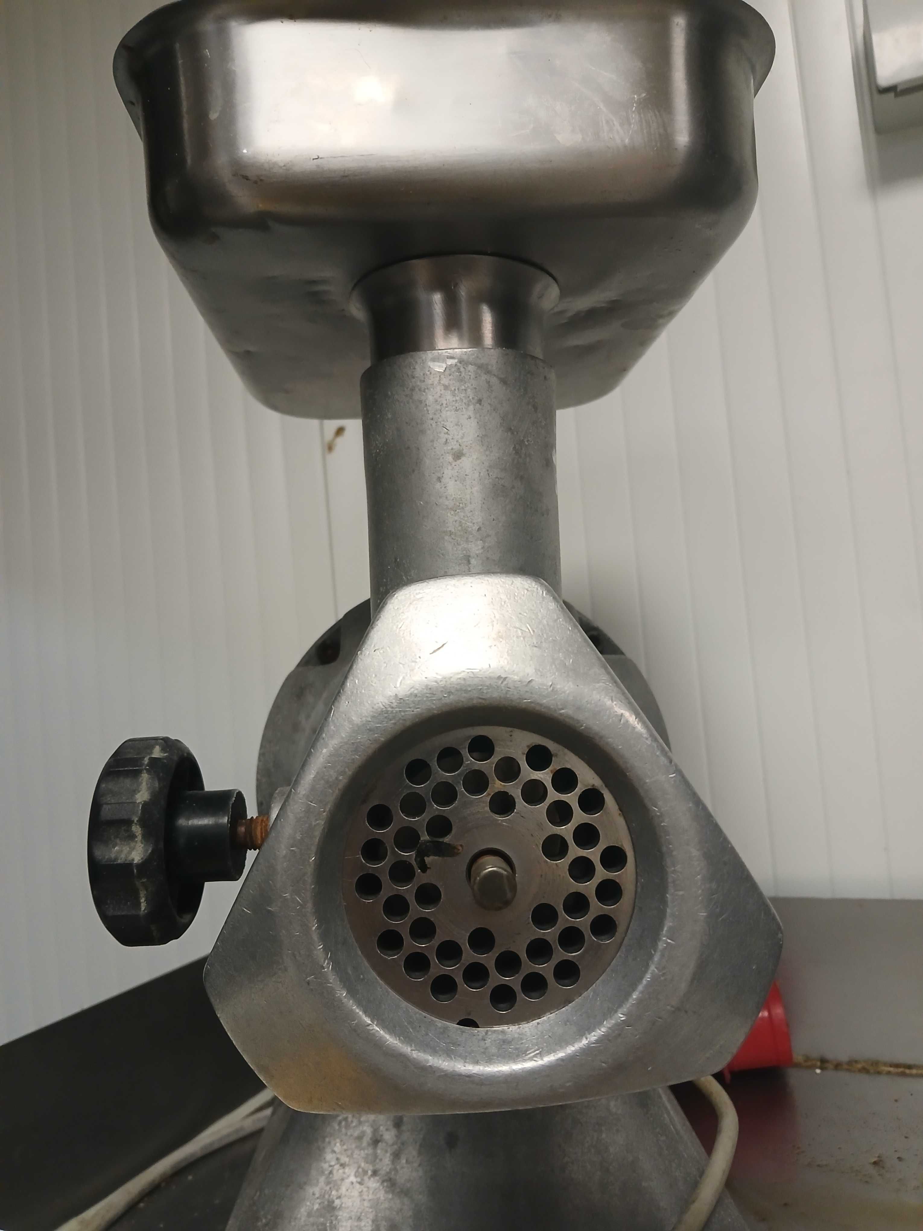 Picadora de Carne Industrial Trifásica com Acessórios - OPORTUNIDADE!