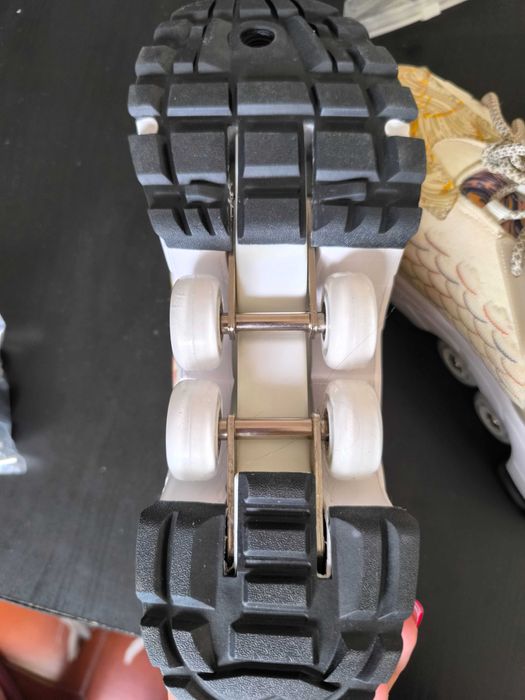 Tênis roller skate novos