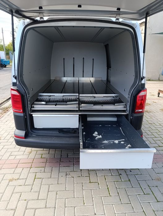 Volkswagen Transporter T 6 2017 пробег 120. Легковой-специалезированны