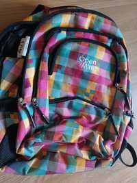 Plecak w kolorową kratkę do szkoły