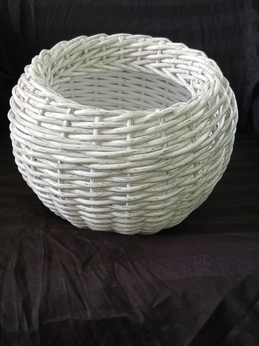 кашпо з штучного ротангу