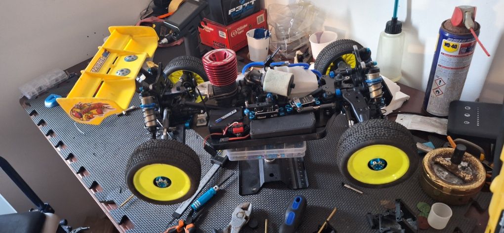 Carro Rc8 b3.2 em bom estado