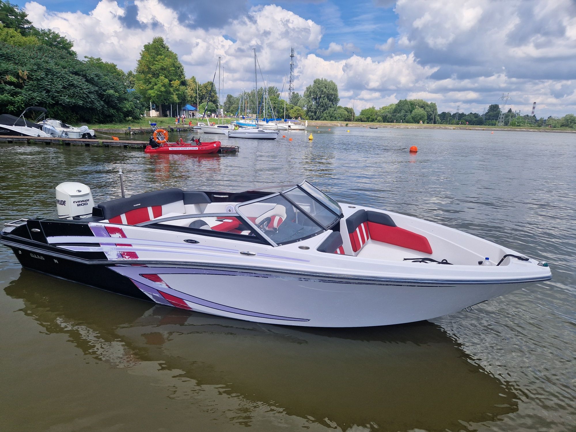 Łódź motorowa Glastron GTS200