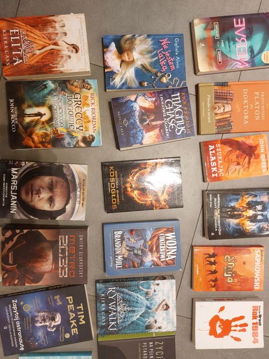 Książki PREMIUM- Andrzej Sapkowski, Brandon Mull, igrzyska śmierci, ro