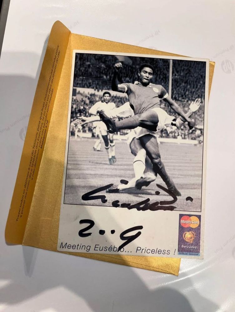 Fotografia autografada por Eusébio, 2004