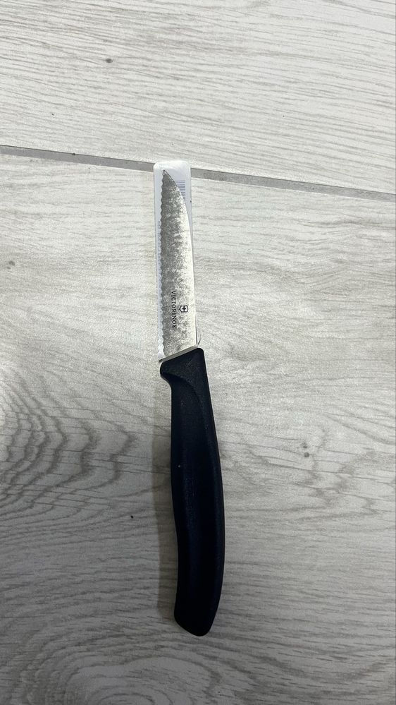 Noże kuchenne z ząbkami Victorinox  1 szt nowy do pomidora, pieczywa,