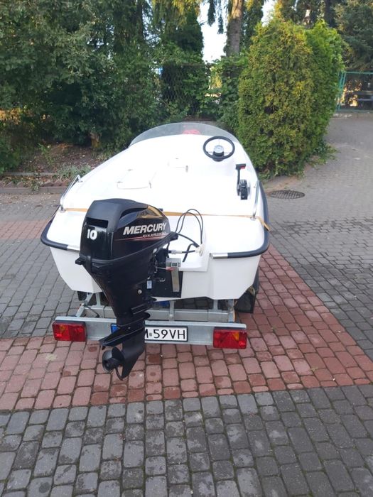 Łódź motorowa z przyczepą i silnikiem Mercury 10 KM