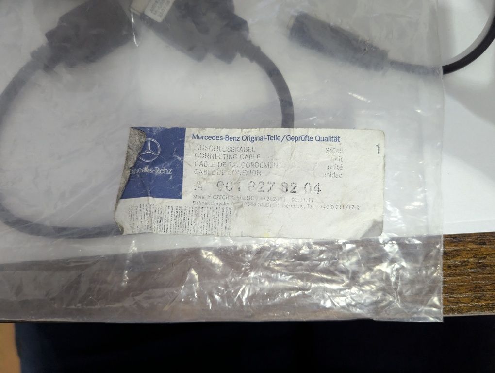 Zestaw kabli USB iPod iPhone AUX do Mercedes oryginał