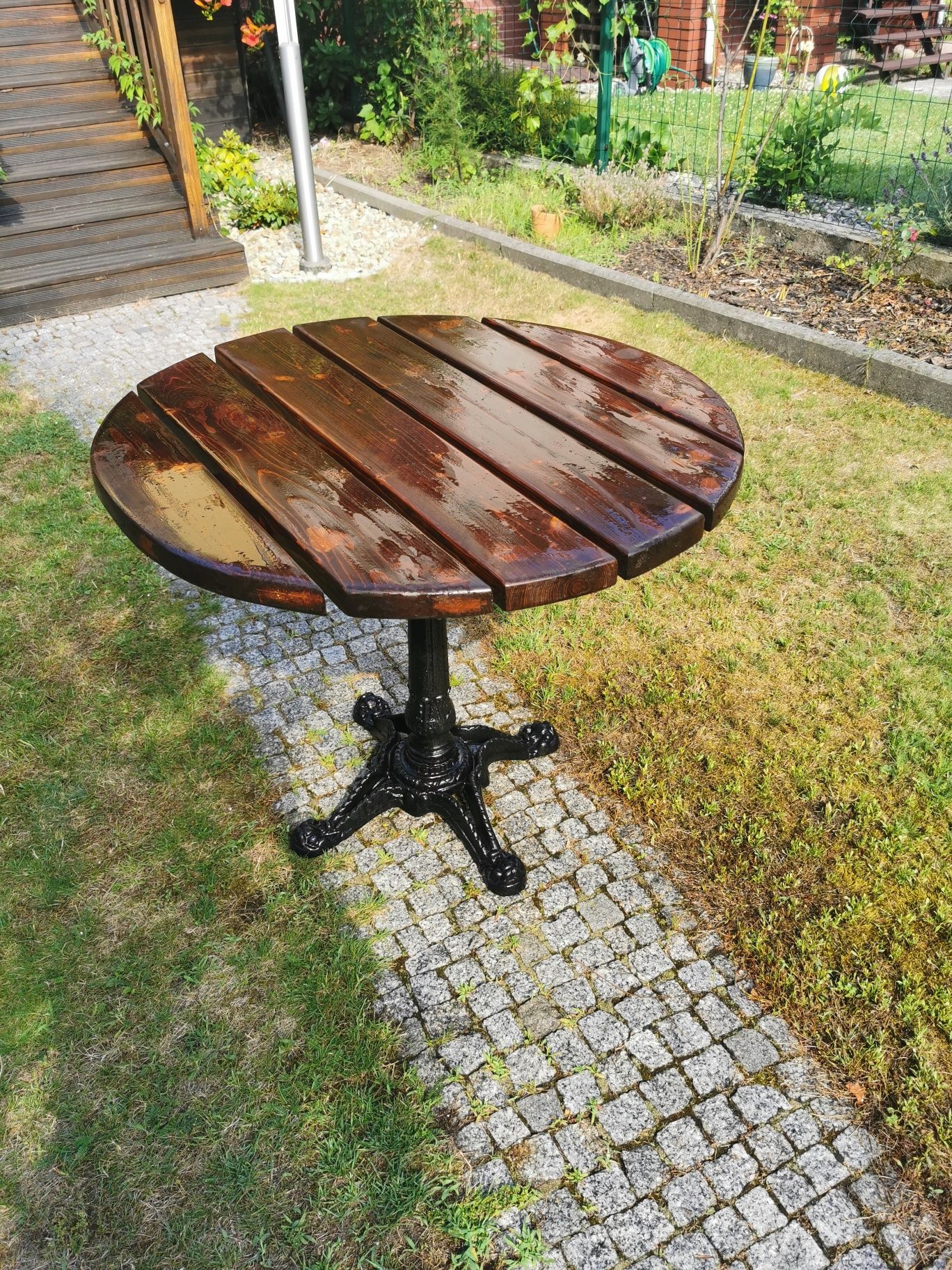 Stół ogrodowy - solidny