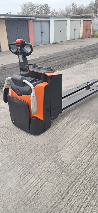 Paleciak elektryczny Toyota