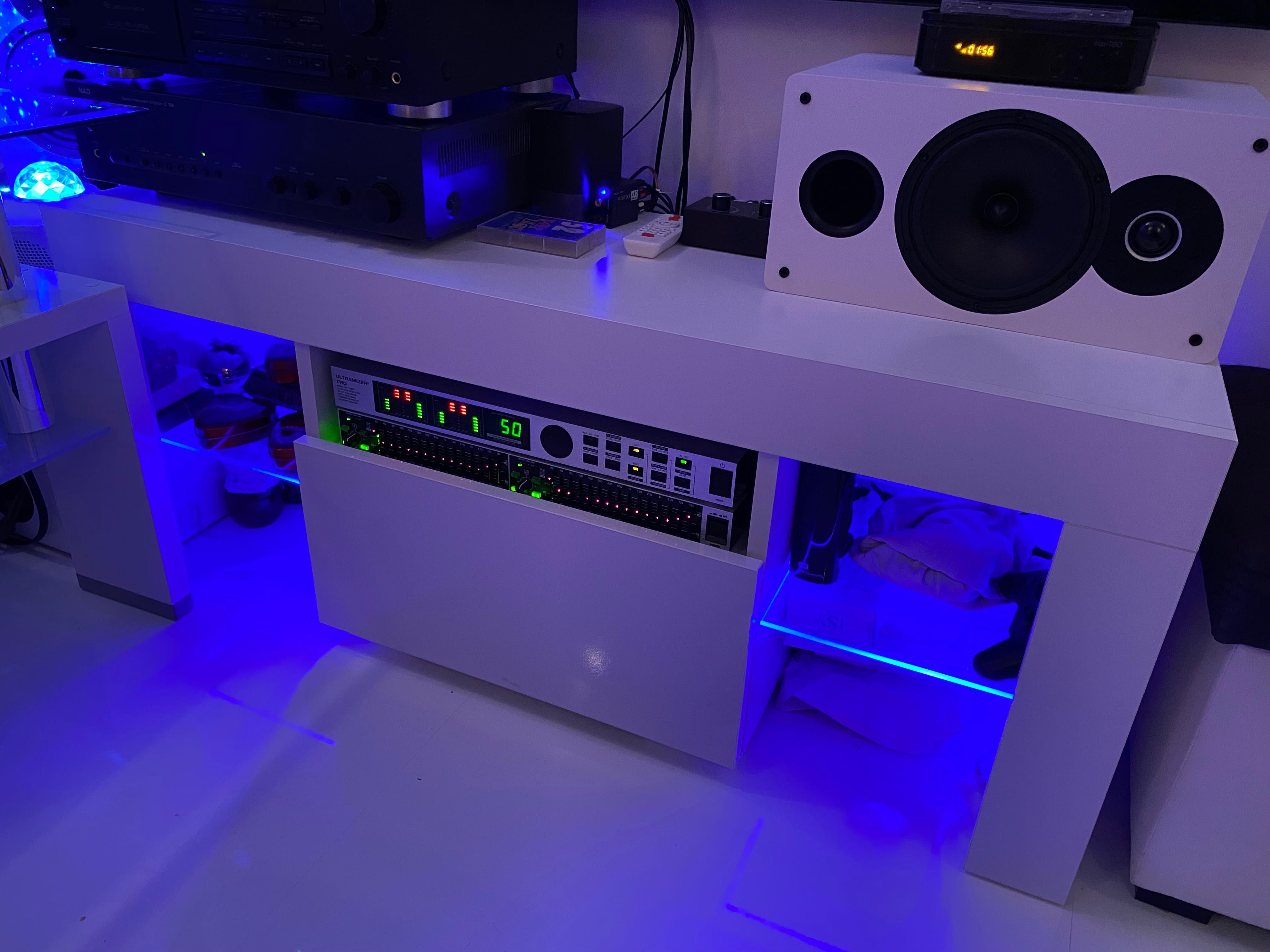 Szafka RTV komoda 110 cm biała połysk + LED