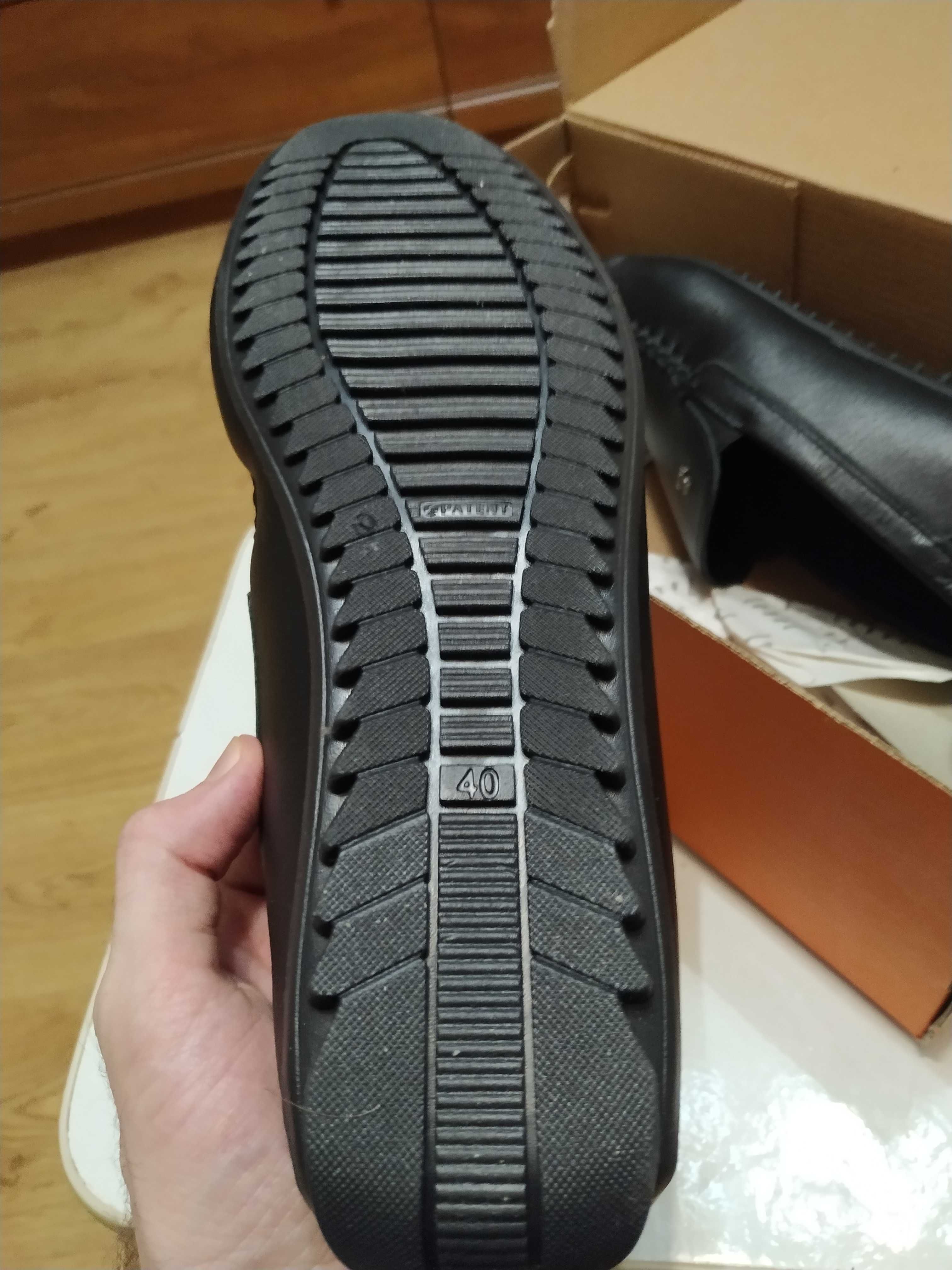 Продам новые кожаные мокасины