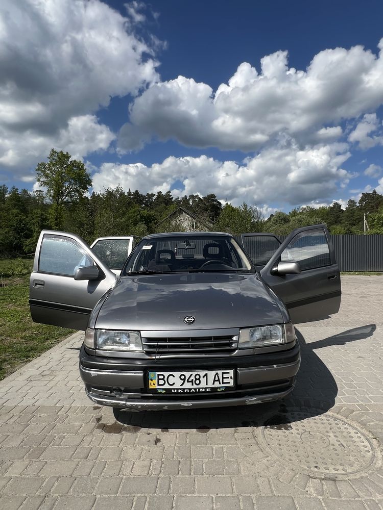 Opel vectra b 1.8 бензин