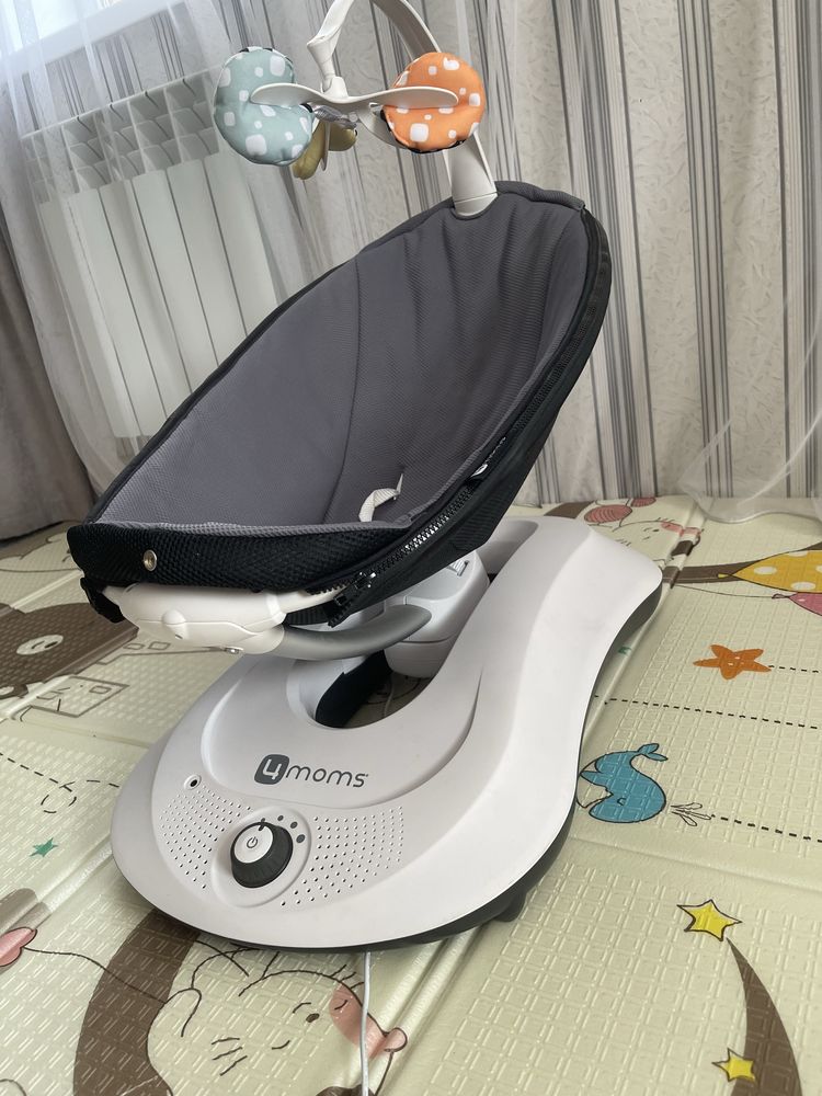 Заколискуючий центр 4moms