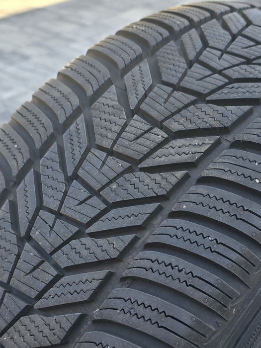 Opony zimowe Hankook 235/45R18