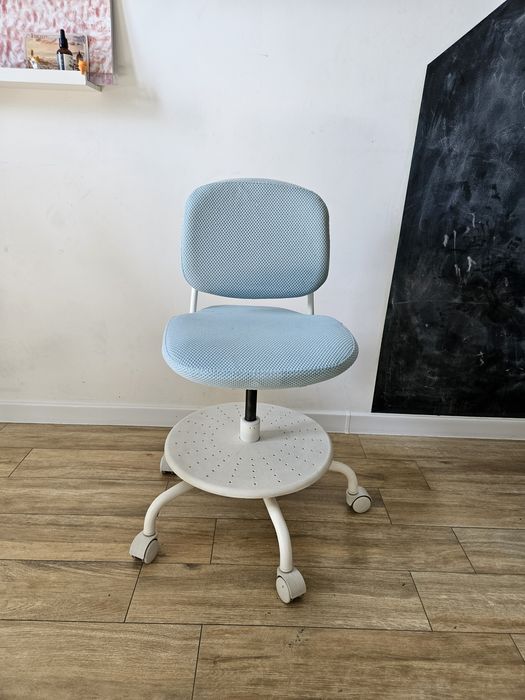Ikea krzesło do biurka dla dzieci Vimund
