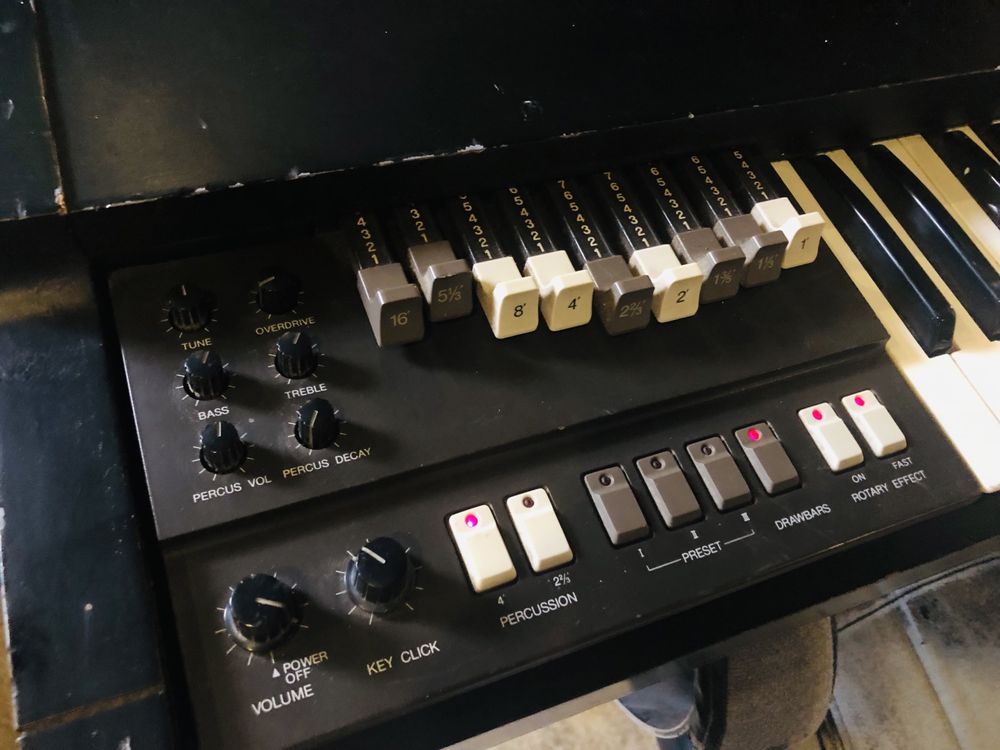 Korg CX-3 - orgao clonewheel de 1979