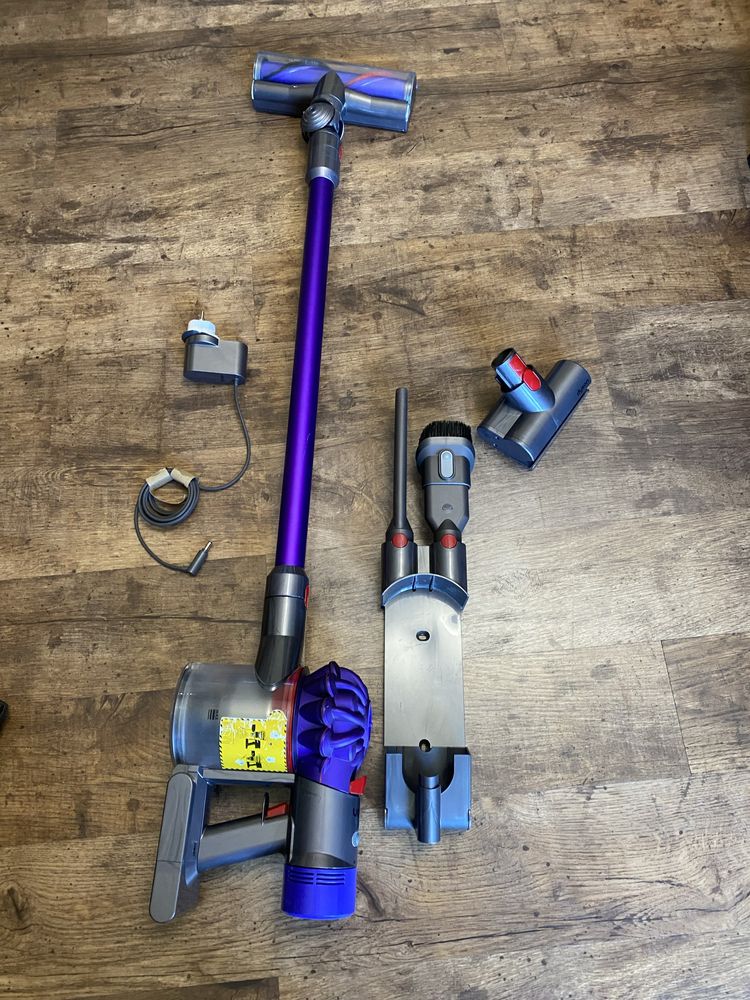 Аккумуляторный пылесос Dyson V8 total clean England