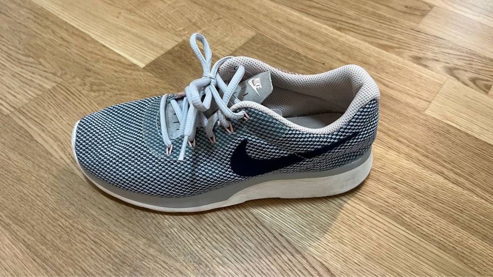 Кросовки Nike Tanjun.