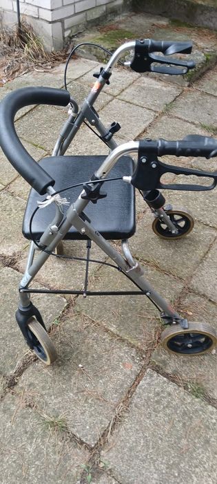 Chodzik dla osoby starszej lub niepełnosprawnej