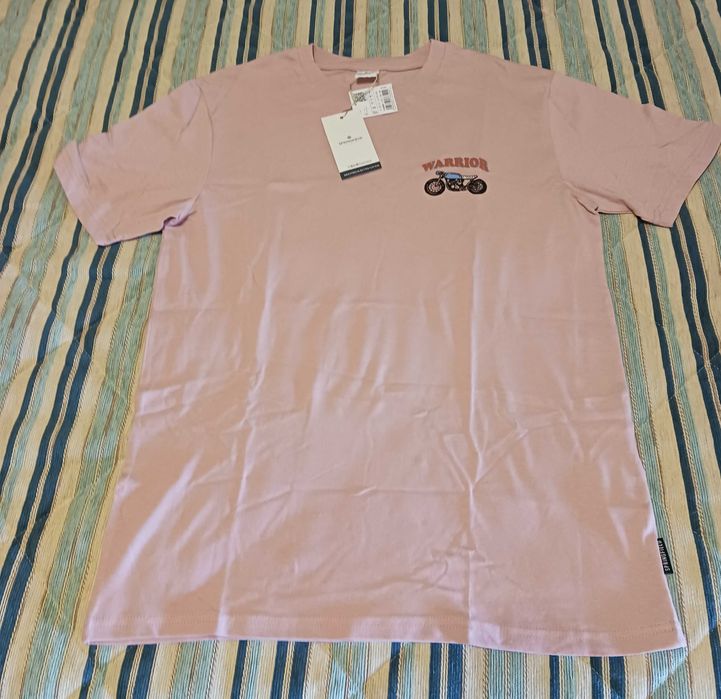 T-shirt Springfield nova com etiqueta