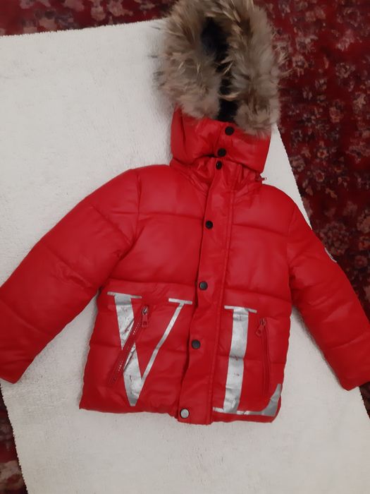 Дуже тепла курточка на хлопчика.