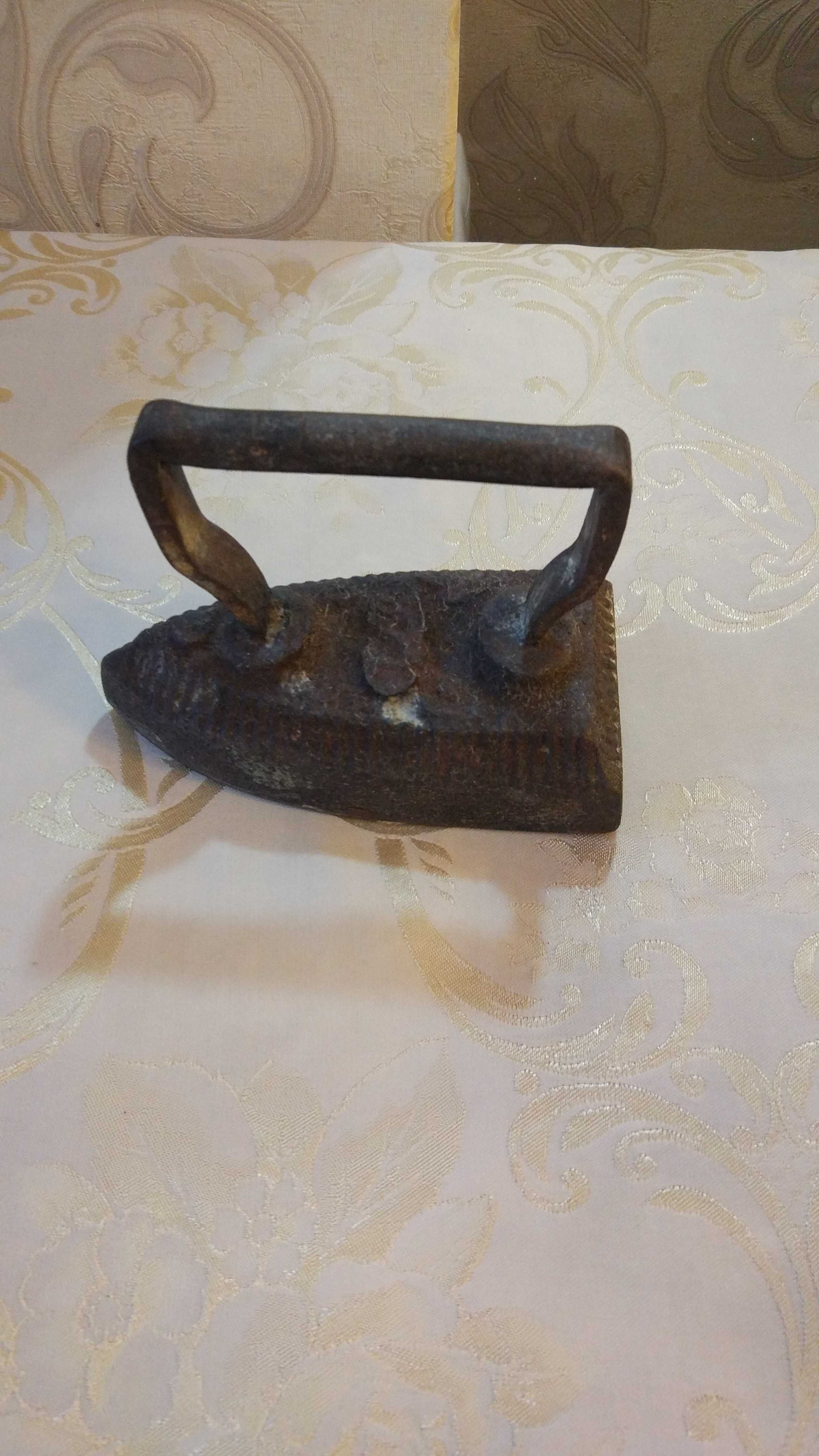 утюги не рабочие из СССР ( на запчасти)