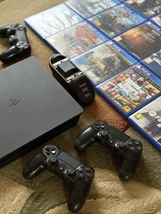 PS4 Slim 1tb + диски + геймпади
