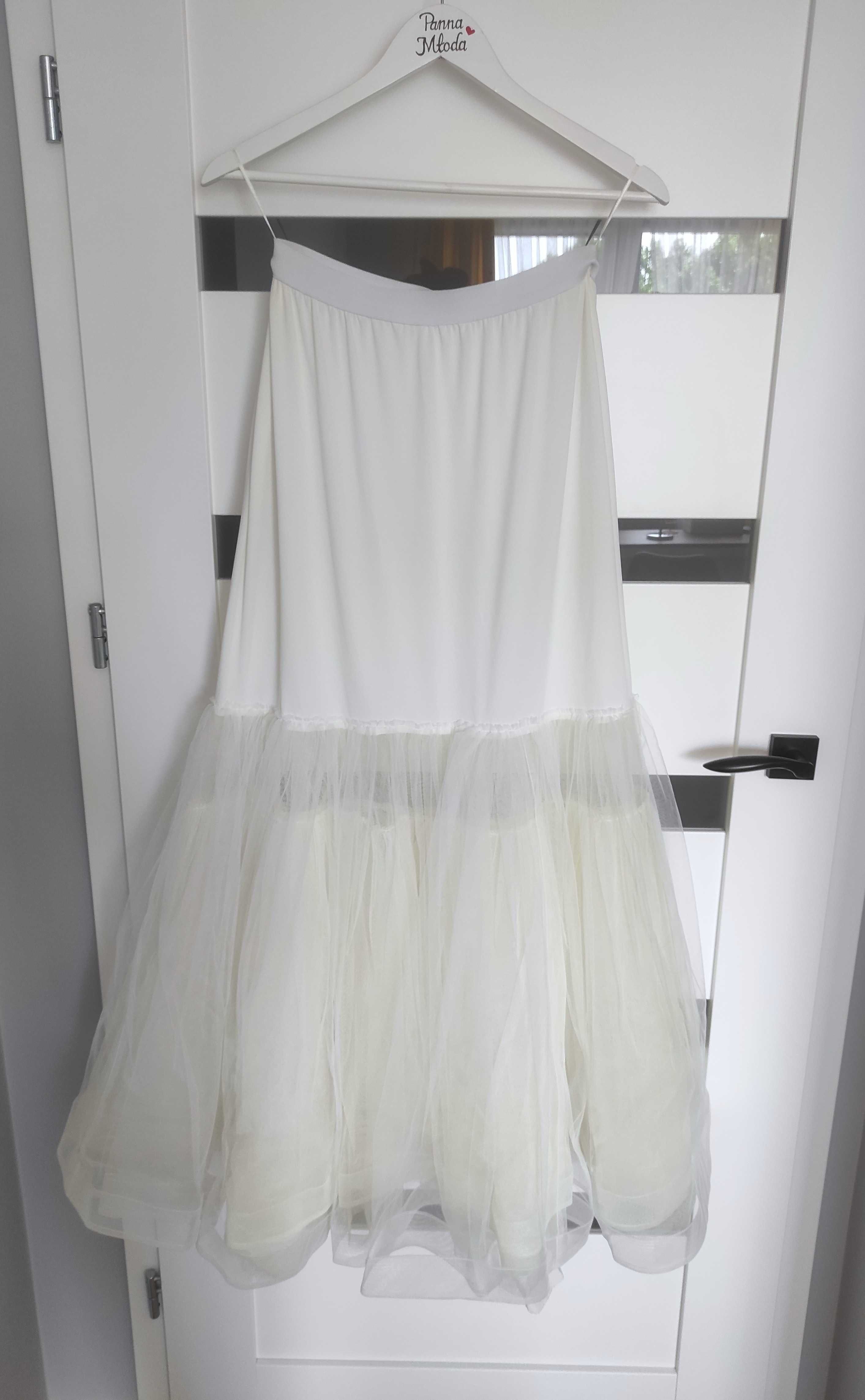 Suknia ślubna szyta na wymiar przez projektantkę doskonała jakość