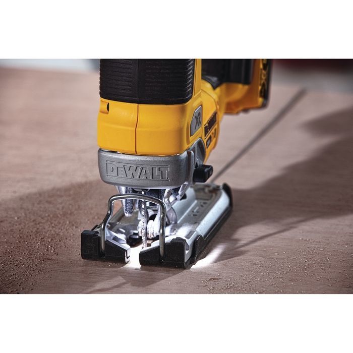 Dewalt DCS334B аккумуляторный лобзик