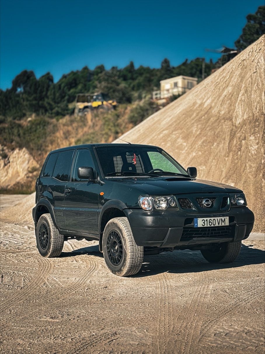 Nissan Terrano van