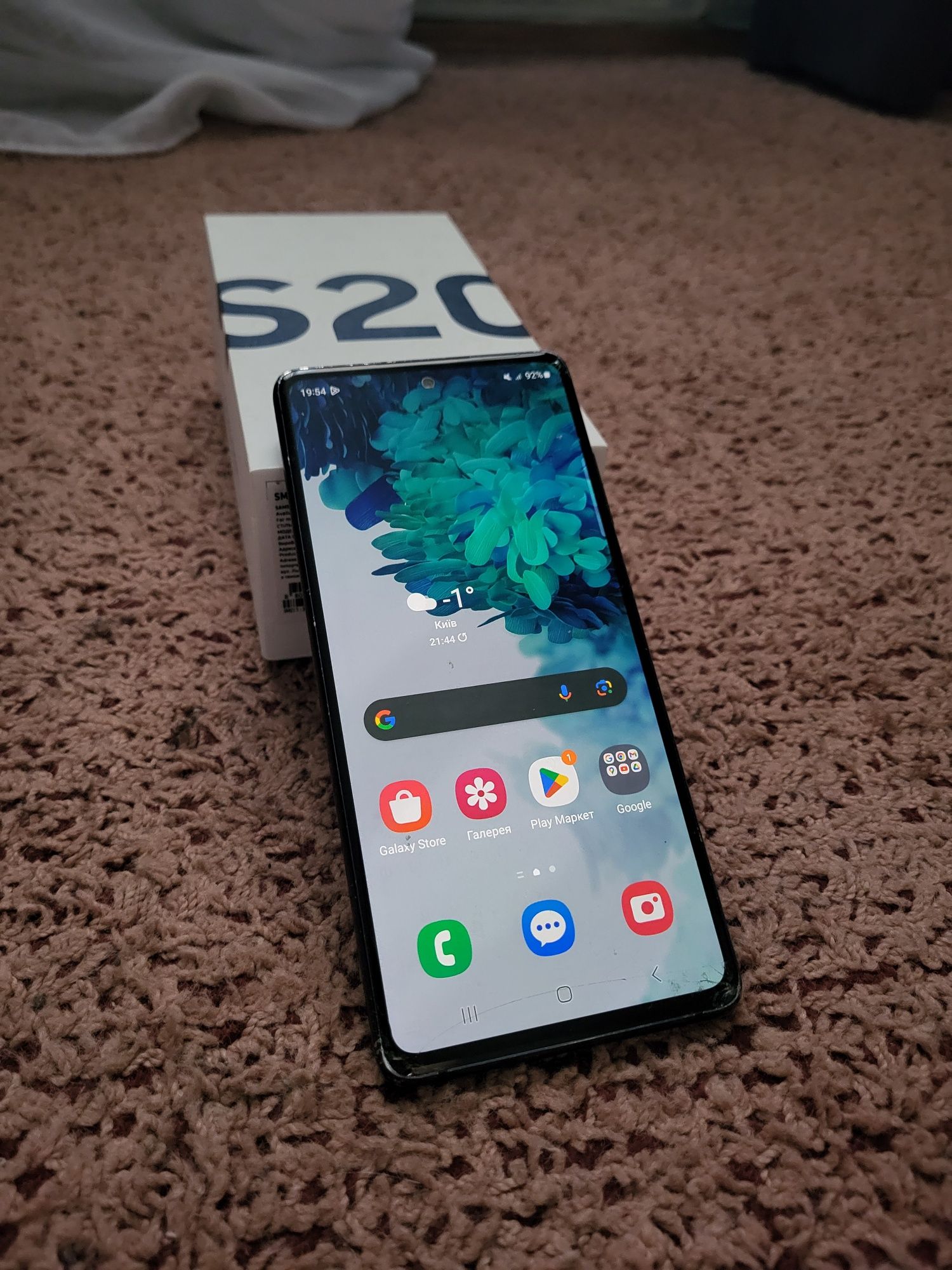 Samsung s20 256гб ( FE )