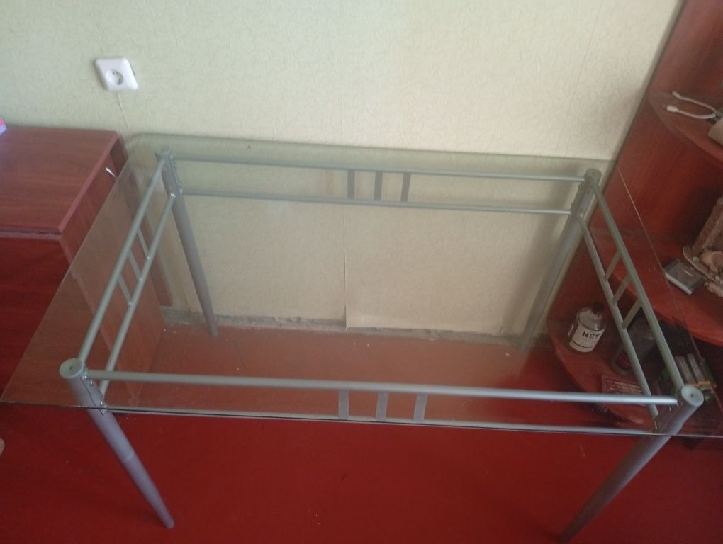 Продам.Обеденный стол.