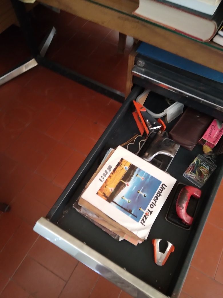 secretária com vidro