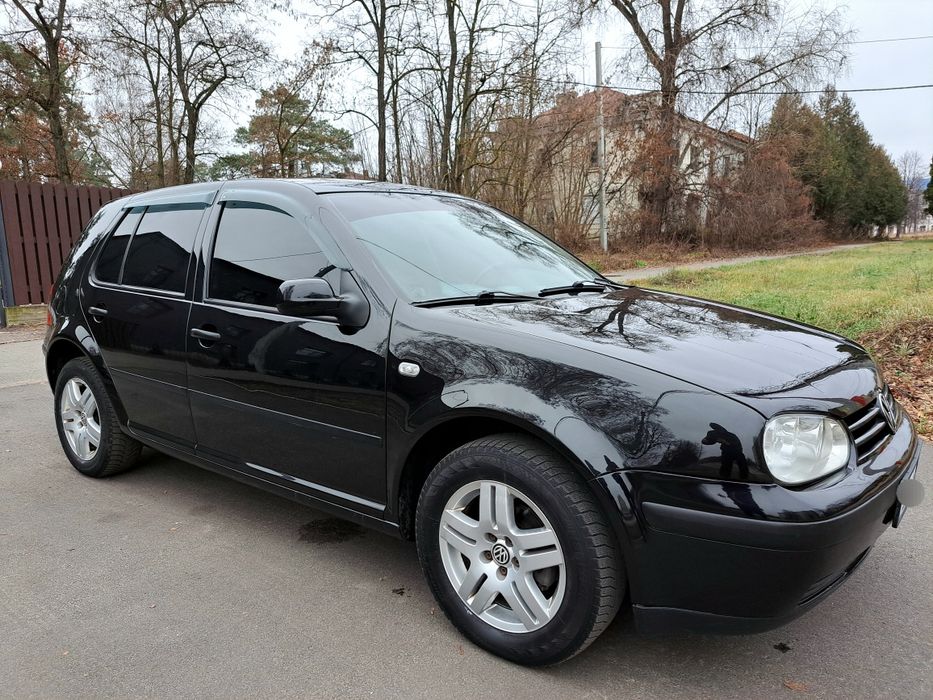 Volkswagen Golf 4 2003 року випуску у відмінному стані