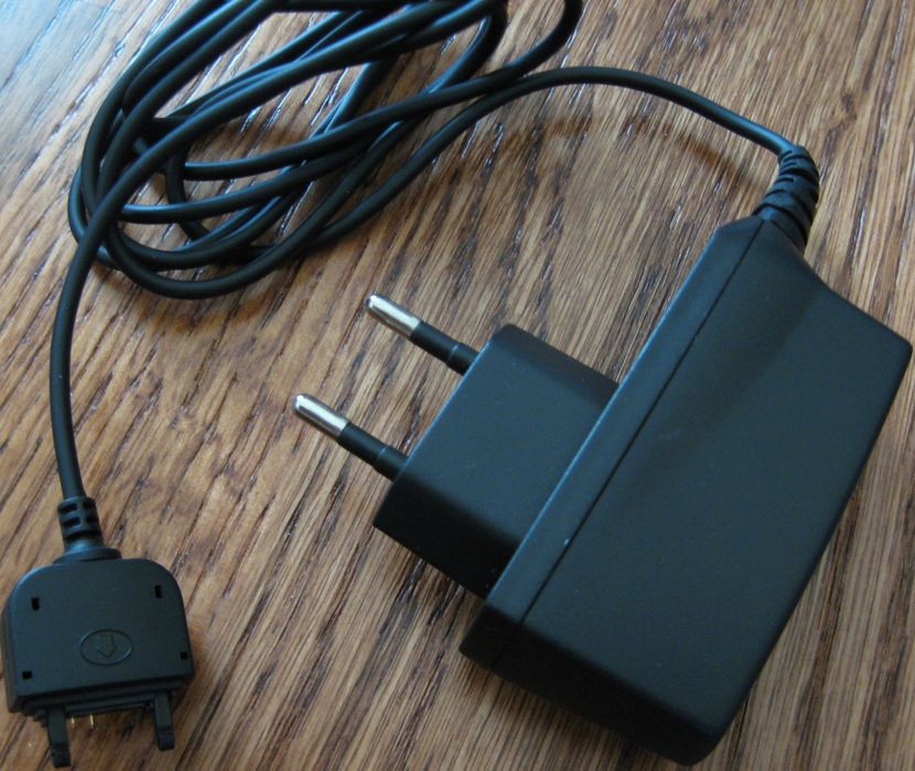 Зарядное устройство на 800mA для телефона Sony Ericsson