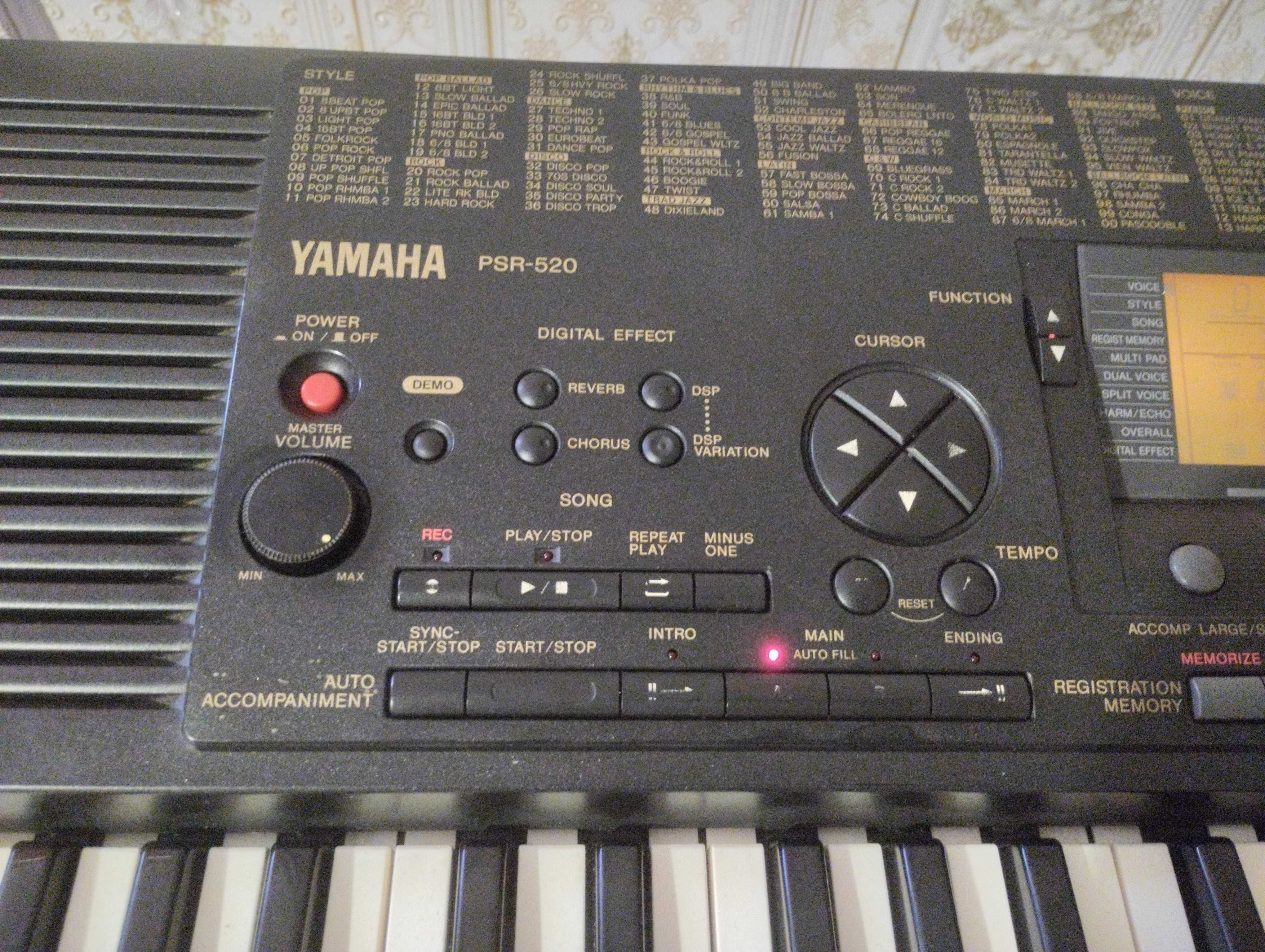 синтезатор YAMAHA PSR-520