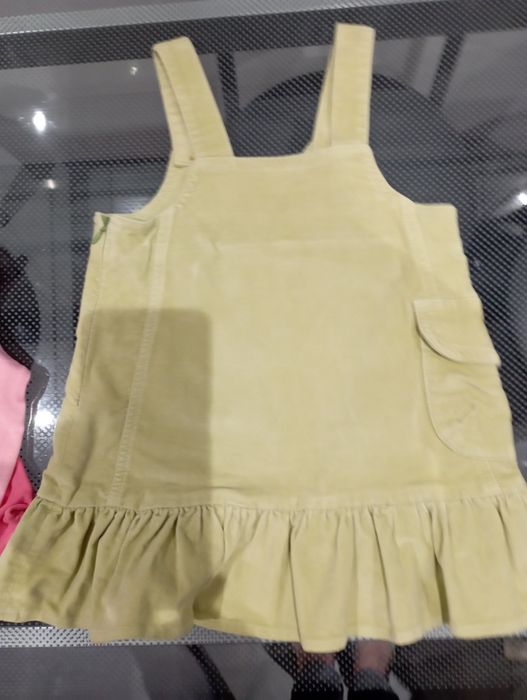 Conjunto de camisola quentinha e saia em bombazine fina.
