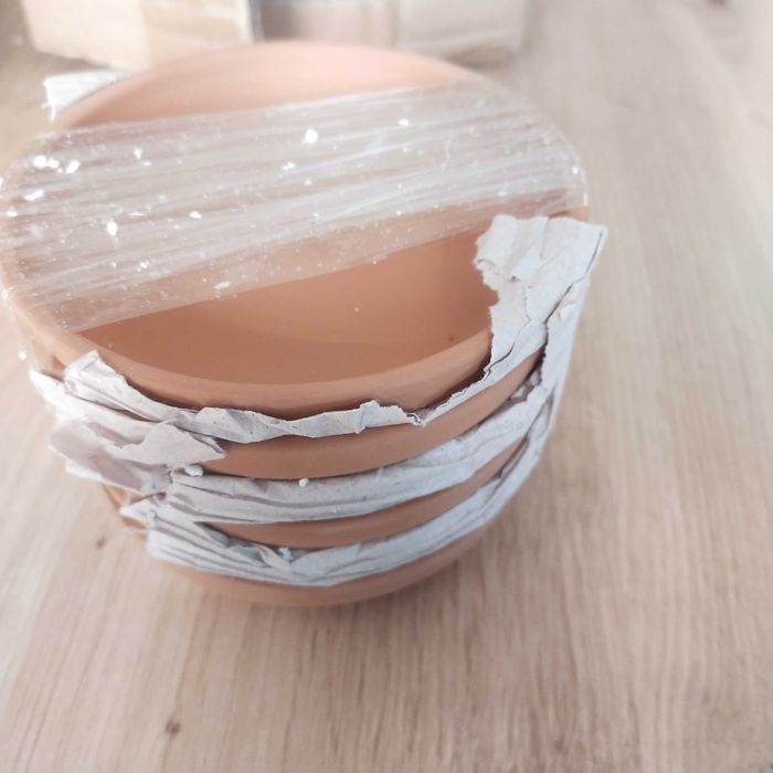 Mały spodek na rośliny z terakoty 10 cm