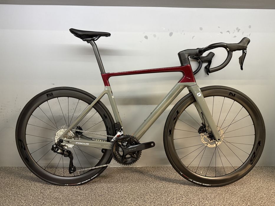 Rower szosowy Focus Izalco max 8.9 105 di2 carbon 54cm M nowy FV