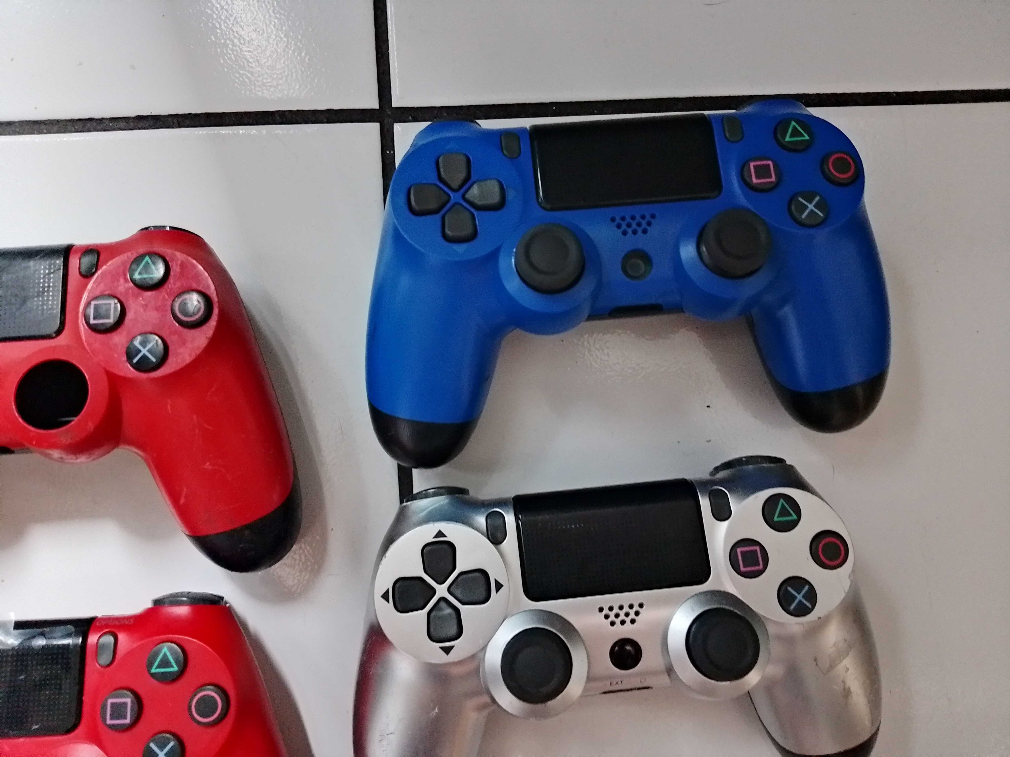 Zestaw 5 padów PlayStation 4 wszystko jak na zdjęciach .