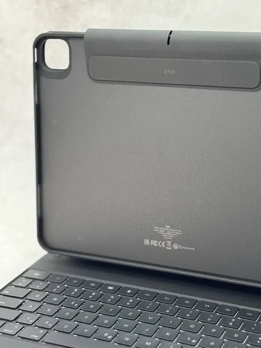 iPad 12.9 pro 512gb M2 2022 + магнітні кейс з клавіатурою