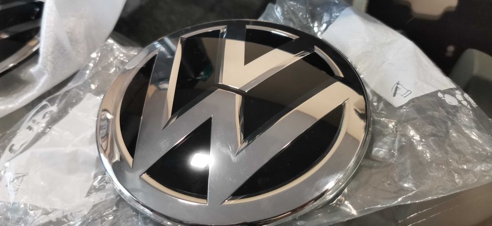 Эмблема VW Passat Jetta обычные и под дистроник