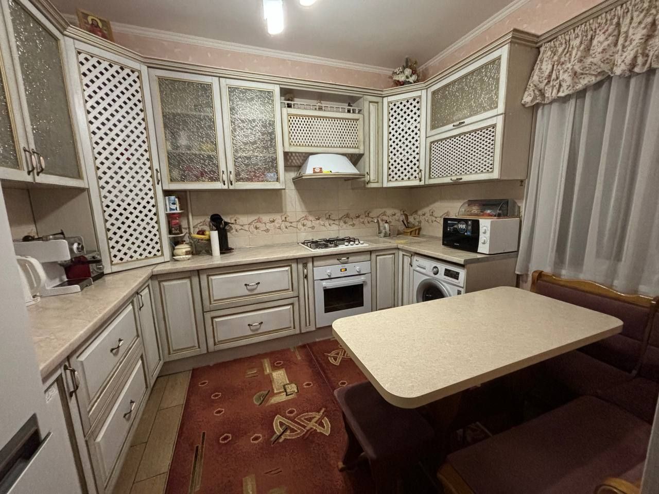 Продам будинок, ( половина будинку,окремий  двір)