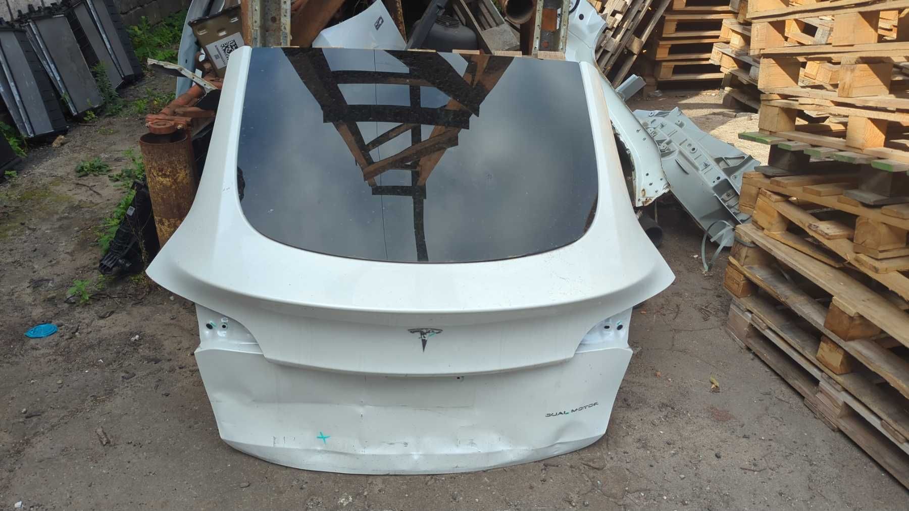 Крышка багажника Model Y